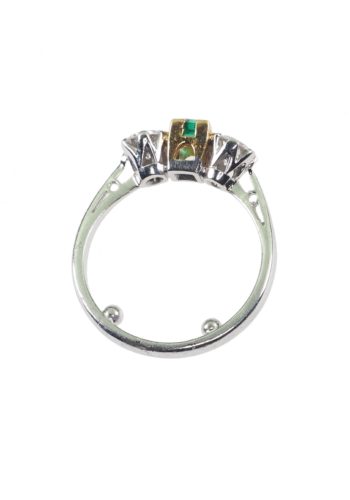 ** SOLD ** Ca. 1970 - Vintage English Engagement ring made of 18 Carat White-gold, with one Emerald & two Brilliants - Image 4