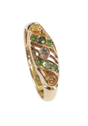 ** SOLD ** Dated 1906 - 18 ct. Gold ring with six Peridots & one Diamond - Image 3