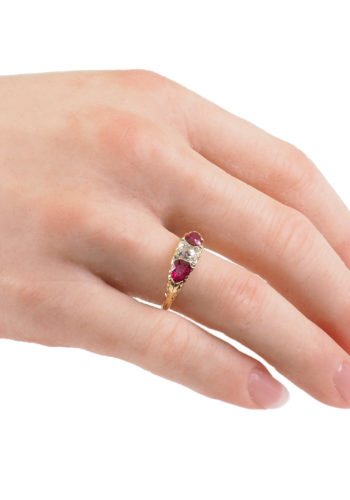 Ca. 1890 - Victorian English Engagement ring / Rubies ring with Diamond, 18 ct. Gold - Image 5