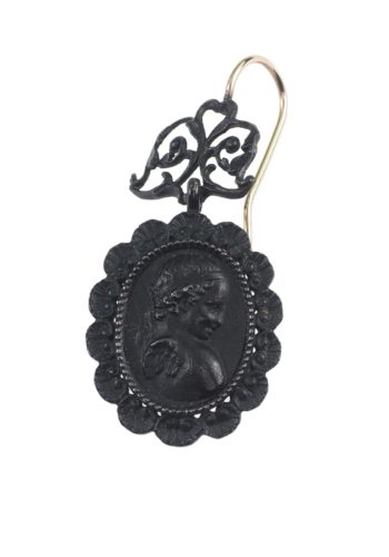 ** SOLD ** Ca. 1810 - Berlin Iron Earrings with Low reliefs "Cupid + Psyche" - Image 3