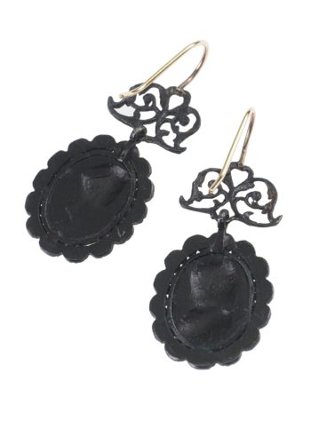 ** SOLD ** Ca. 1810 - Berlin Iron Earrings with Low reliefs "Cupid + Psyche" - Image 5