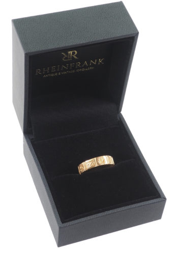 ** SOLD ** Dated 1899 - Late Victorian Wedding band with Hand-engravings - Image 4