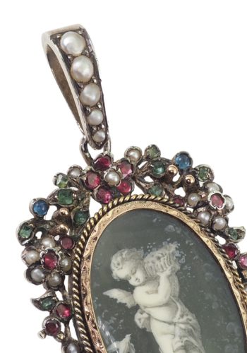 ** SOLD ** Ca. 1850 - French Gold pendant with Grisaille painting & Glass compartment - Image 3