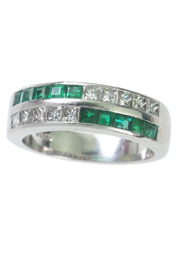 Dated 1968 - Emerald & Diamond Halfhoop Platinum ring - Image 3