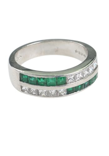 Dated 1968 - Emerald & Diamond Halfhoop Platinum ring - Image 4