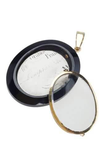 Ca. 1880 - Onyx Medallion with Pearls, Historicism - Image 3