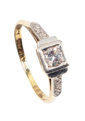 Ca. 1930 – Engagement ring with diamond solitaire