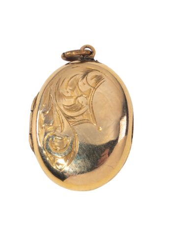 Ca. 1910 - Medallion with hand engraving