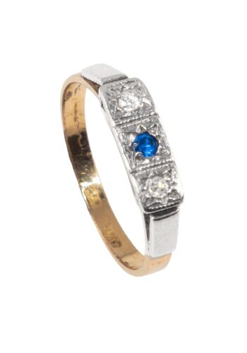 Ca. 1920 – Art déco ring with diamonds and sapphire