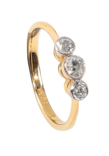 Ca. 1920 - Trilogy ring with diamonds