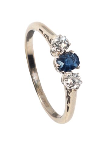 Ca. 1960 - Trilogy ring with sapphire and diamonds