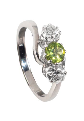 Ca. 1990 - Trilogy ring with peridot and diamonds