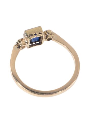 Ca. 1930 - Trilogy ring with sapphire and diamonds - Image 4