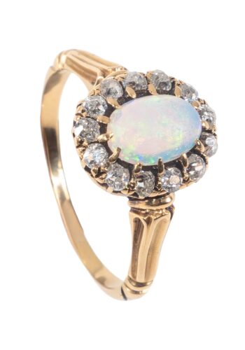 Ca. 1930 - Entourage ring with opal and diamonds
