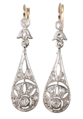 Ca. 1920 – Art Déco diamond earring