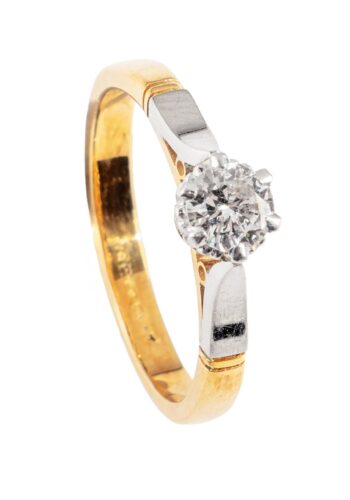 Ca. 1960 – Vintage engagement ring with diamond solitaire