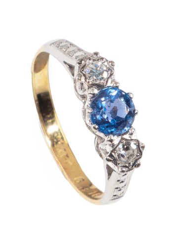 Ca. 1930 - Trilogy ring with sapphire and diamonds