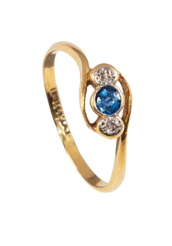 Ca 1910 – Art Nouveau ring with sapphire and diamonds