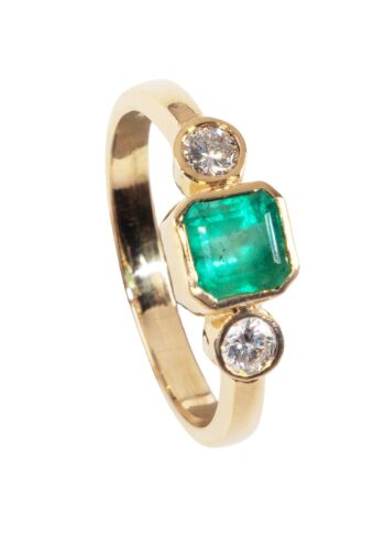 Ca. 1960 - Trilogy ring with emerald and diamonds