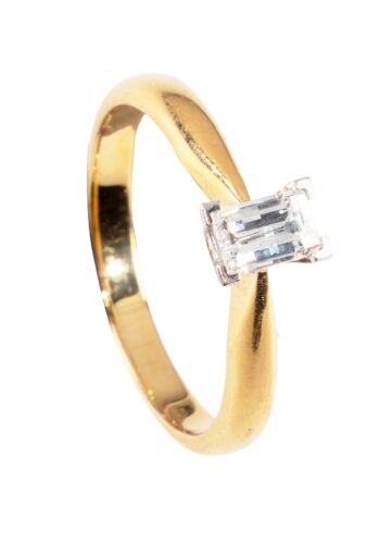 Ca. 1970 – Vintage engagement ring with diamond solitaire