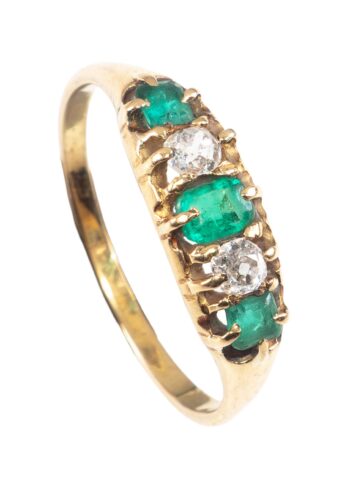 Ca. 1910 – Edwardian ring with emeralds and diamonds